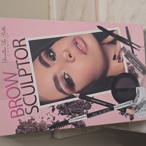 NIB Brow Sculptor Kit - Picture 4 of 4